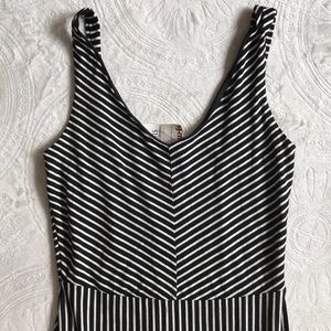 Rolla Coster Dresses - Rolla Coster NWT blk/ white striped maxi dress L Rolla Coster Dresses - Rolla Coster NWT blk/ white striped maxi dress L